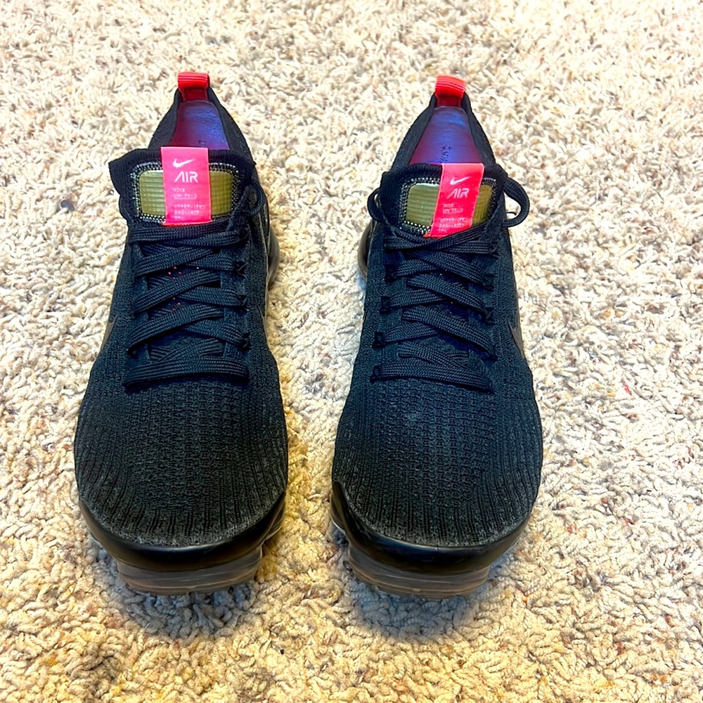 Nike black trainers size 8